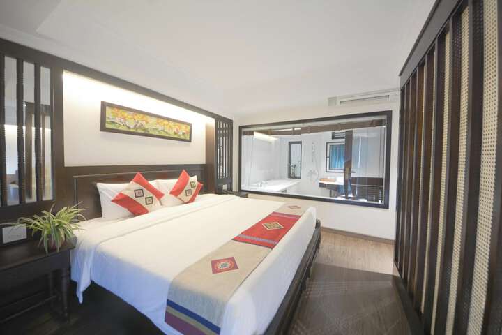 Room 30 of 93