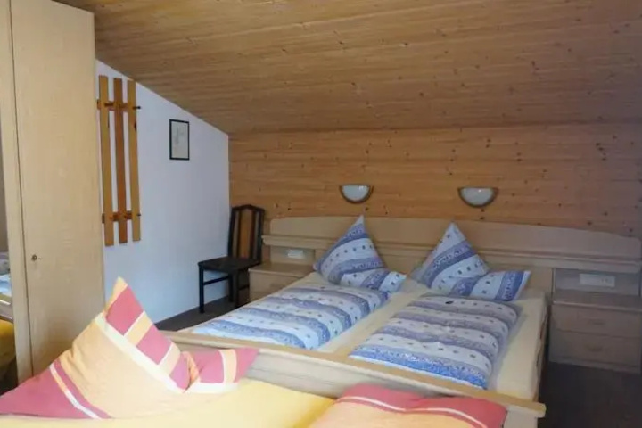 Room 3 of 8