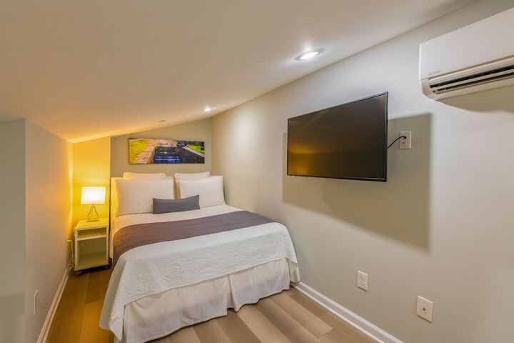 Room 19 of 109