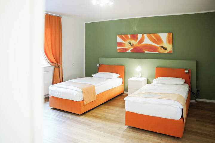 Room 16 of 76