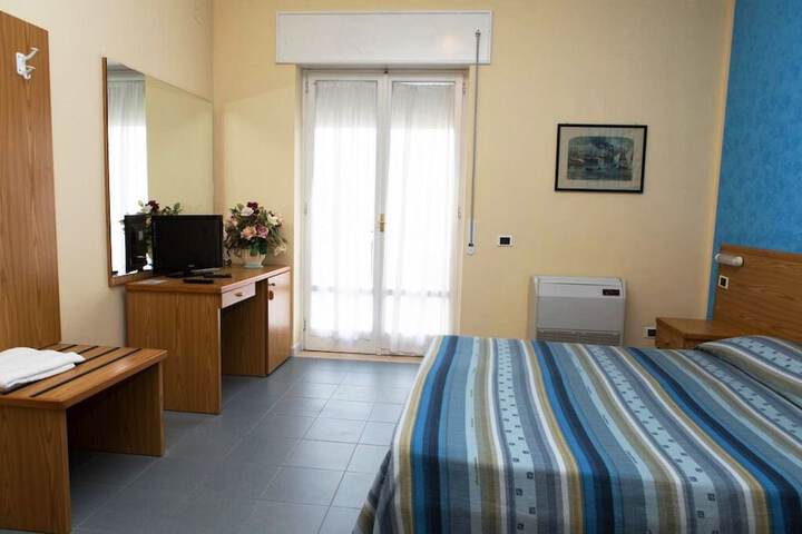 Room 6 of 22
