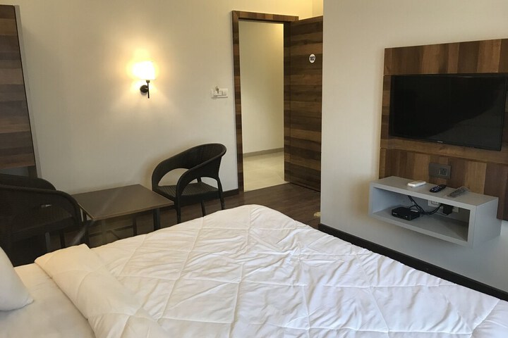 Room 11 of 27