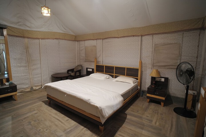 Room 27 of 69