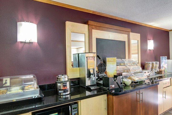 Breakfast/Coffee Service 25 of 31