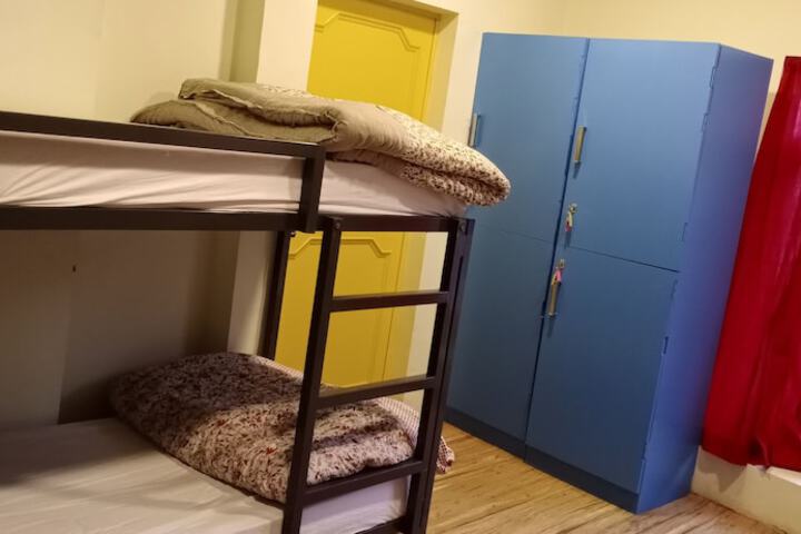Room 5 of 10