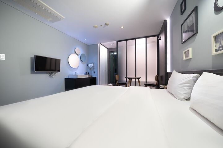 Room 58 of 176