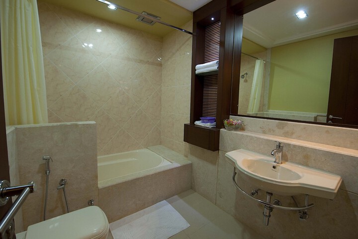 Room 10 of 24