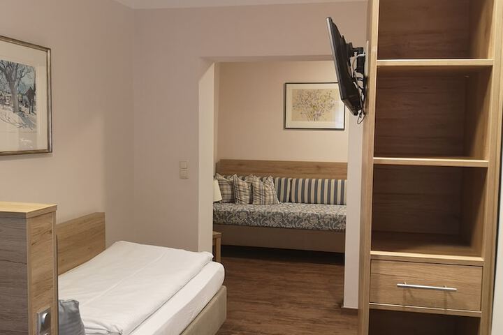 Room 10 of 111