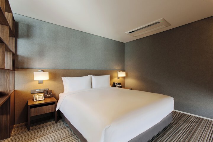 Room 18 of 55