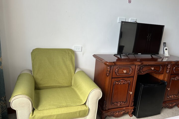 Room 4 of 14