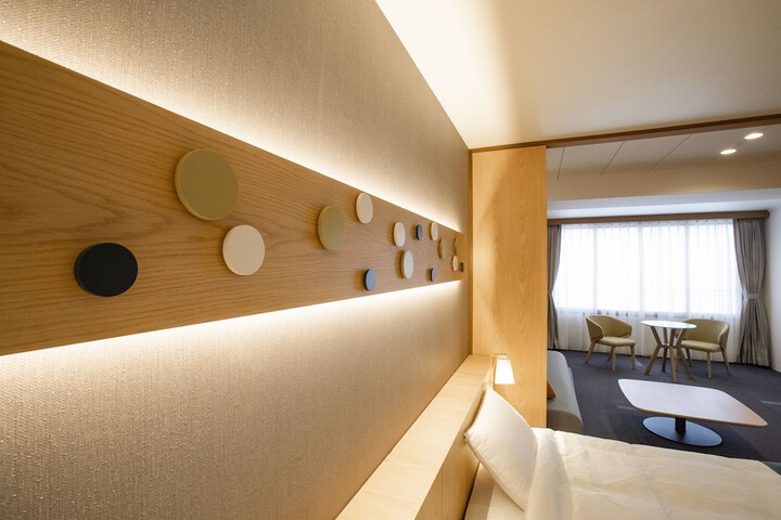Room 6 of 103