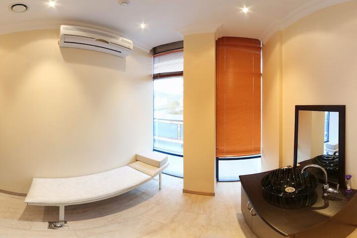 Room 14 of 24