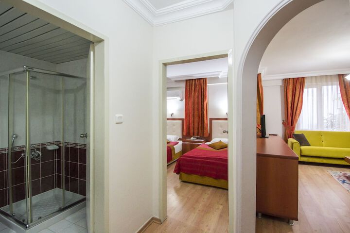 Room 9 of 37
