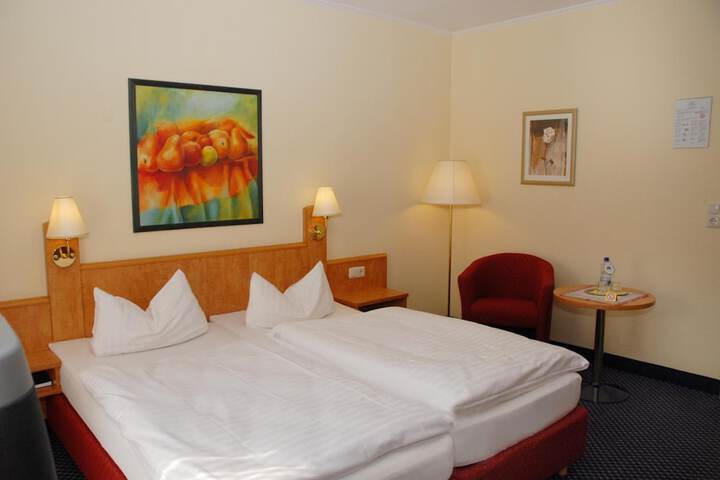 Room 16 of 34