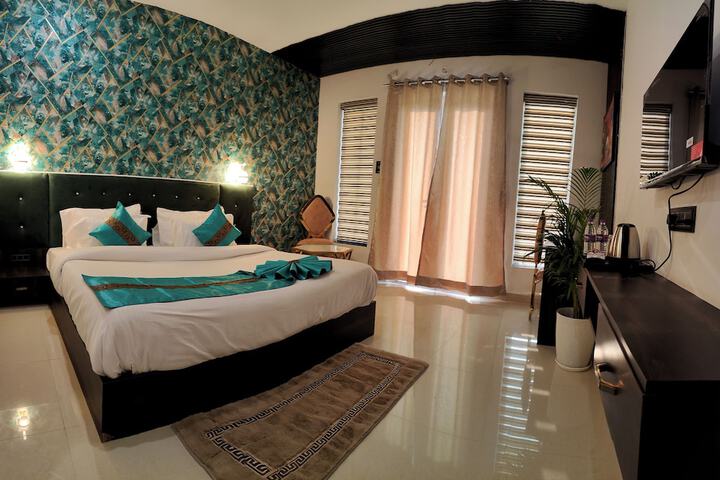 Room 3 of 32