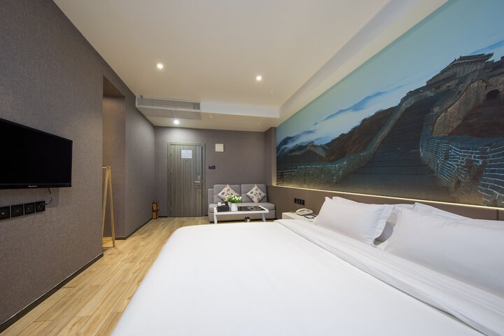 Room 26 of 46