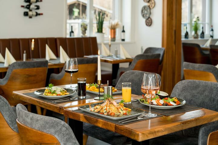 Dining 50 of 85