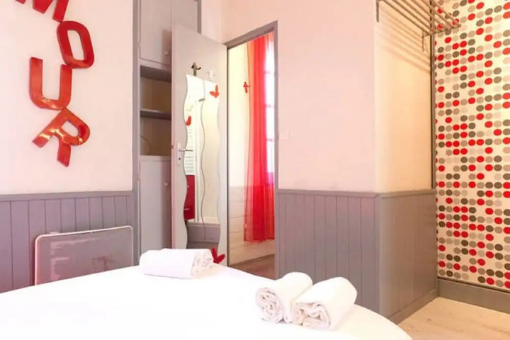 Room 4 of 10