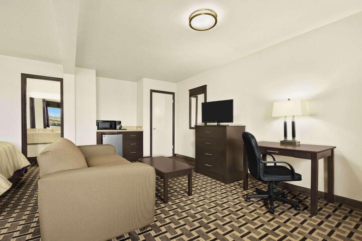 2 Queen Beds (4 of 6)