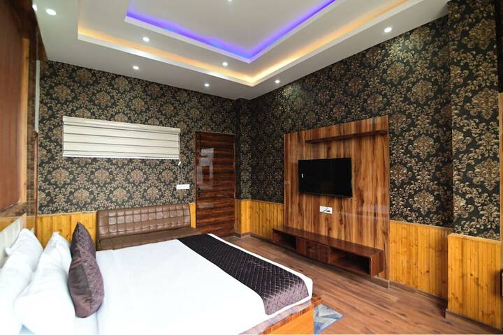 Room 6 of 42