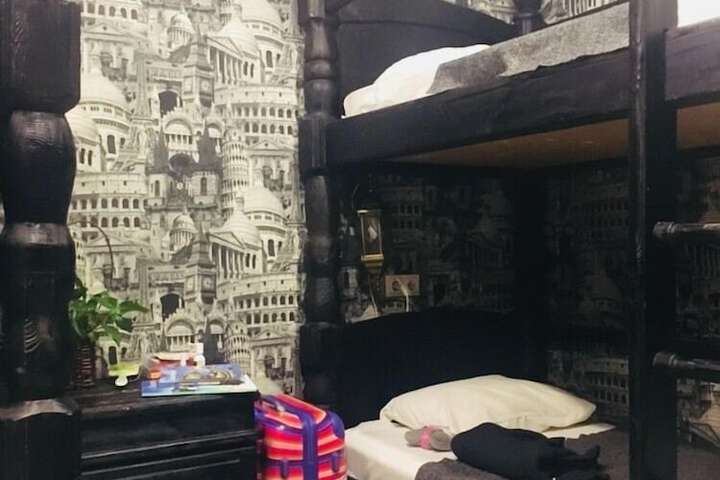 Room 10 of 32