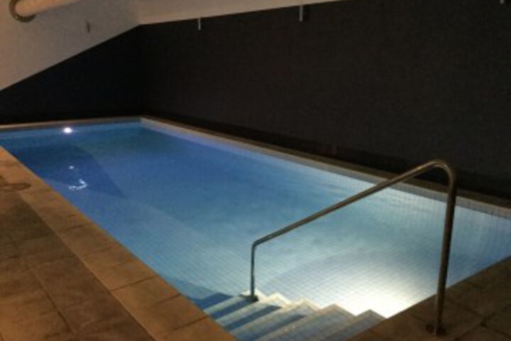 Pool 10 of 32