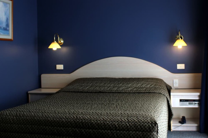 Room 12 of 33