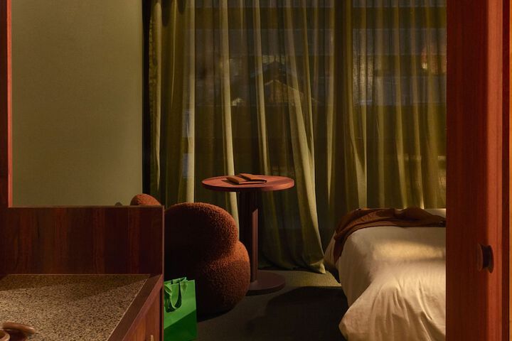 Room 3 of 68