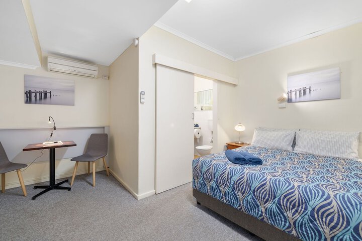 Room 13 of 24