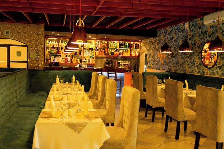 Dining 41 of 67