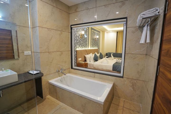 Room 17 of 21