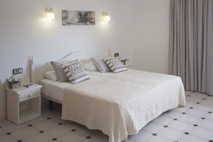 Room 2 of 36