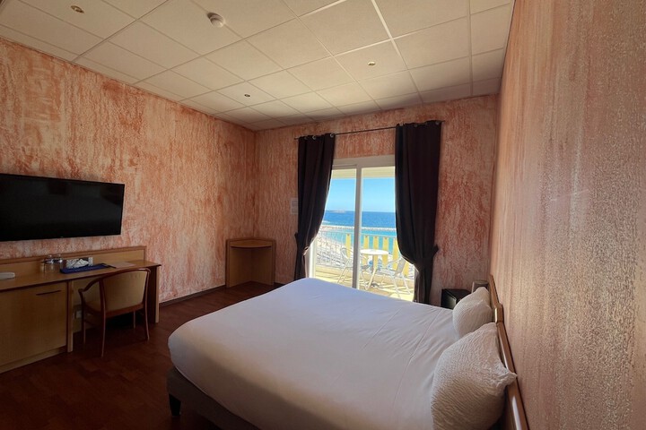 Room 17 of 43