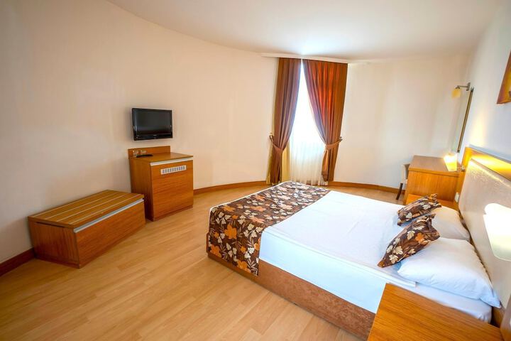 Room 25 of 172