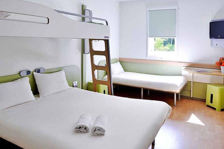 Room 5 of 28
