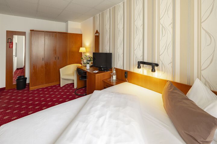 Room 30 of 66