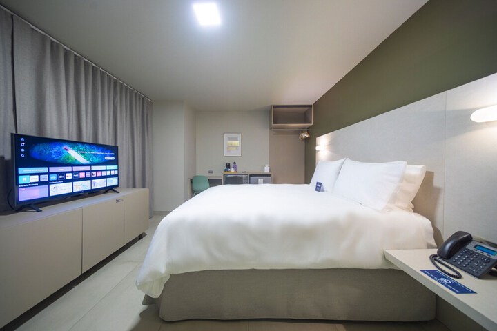 Room 34 of 97