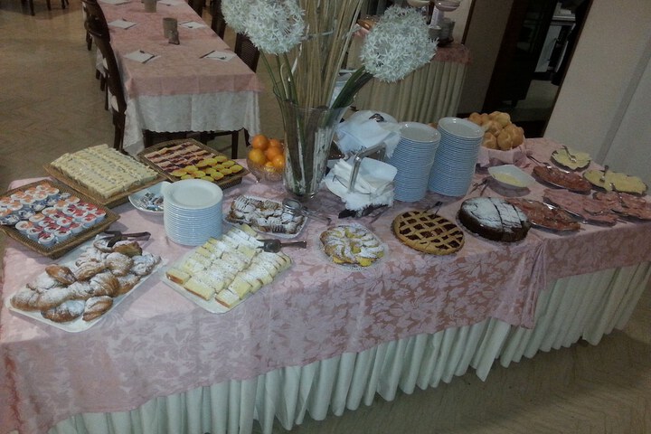 Dining 42 of 61