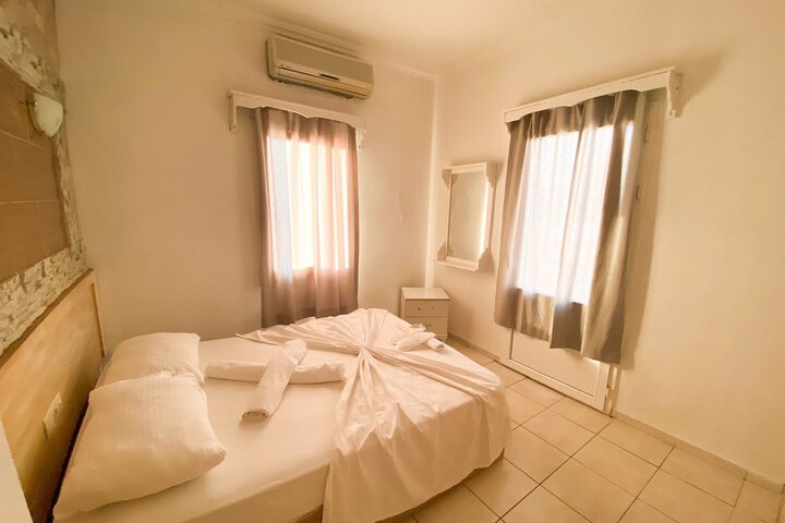 Room 9 of 18
