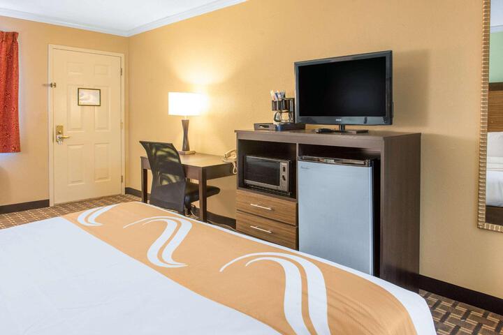 1 King Bed (3 of 5)