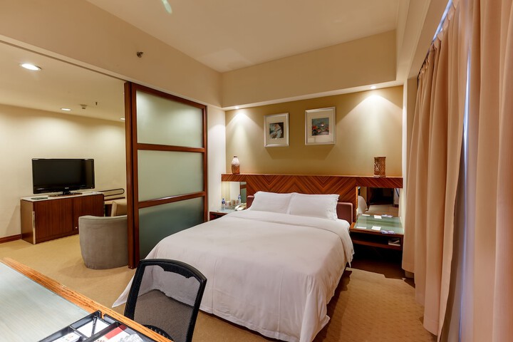 Room 6 of 44