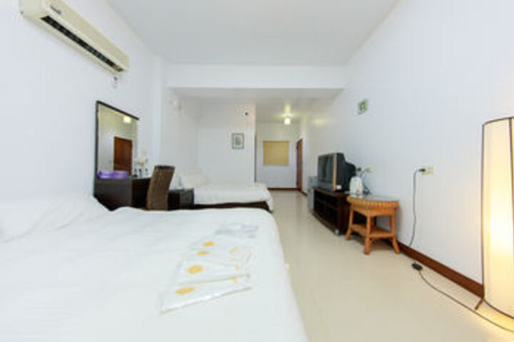 Room 7 of 18