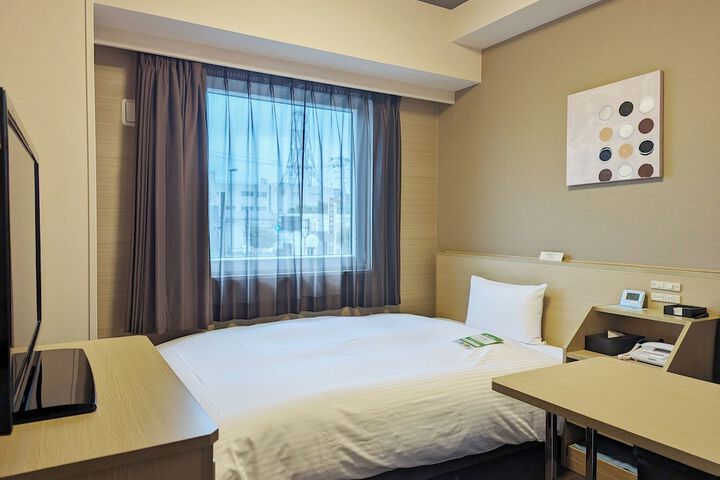 Room 3 of 27