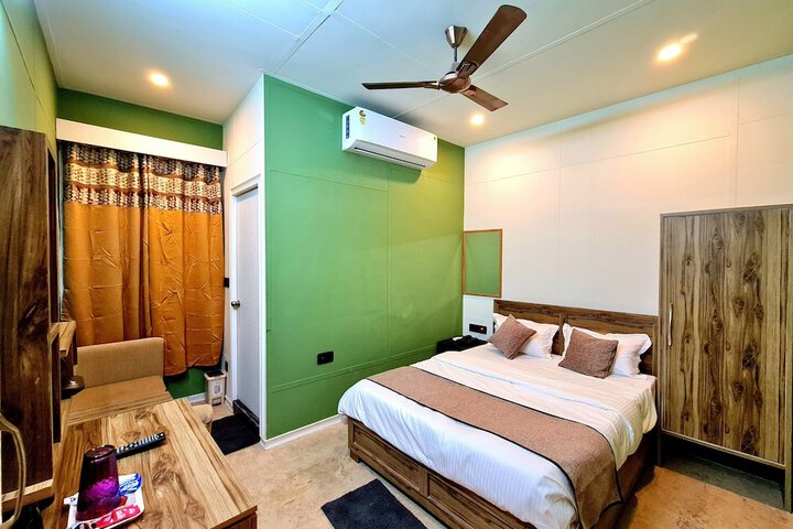Room 4 of 13