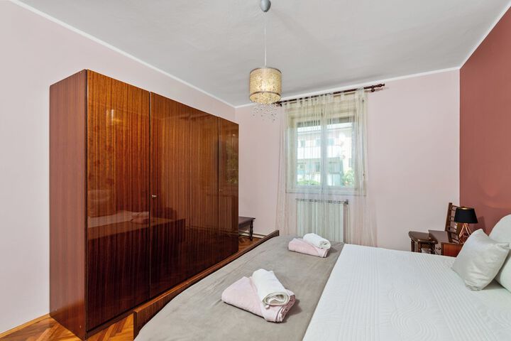 Room 20 of 127
