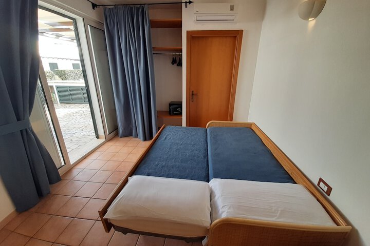 Room 76 of 249