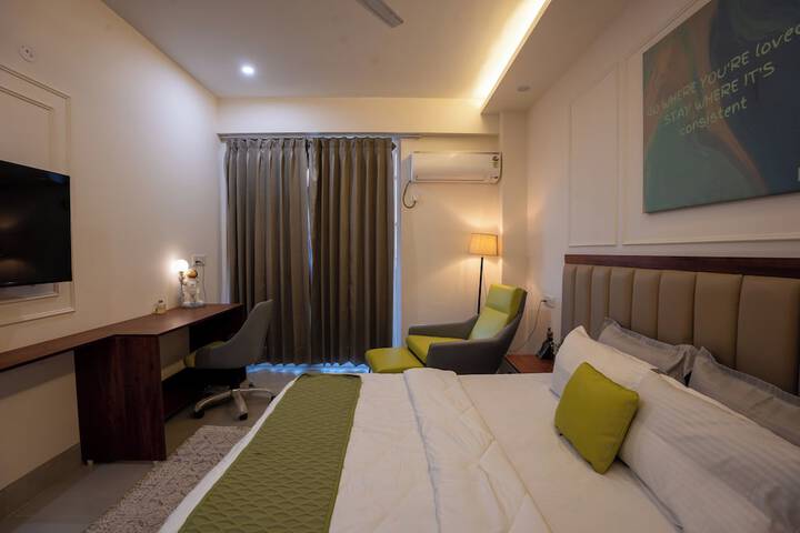 Room 8 of 12