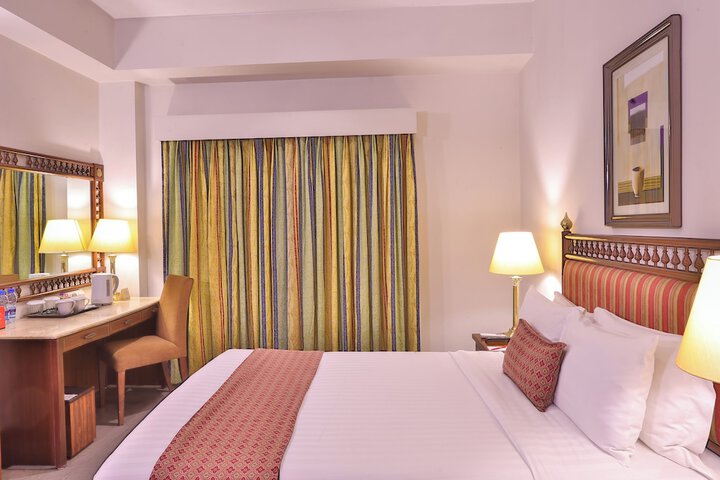 Room 8 of 43