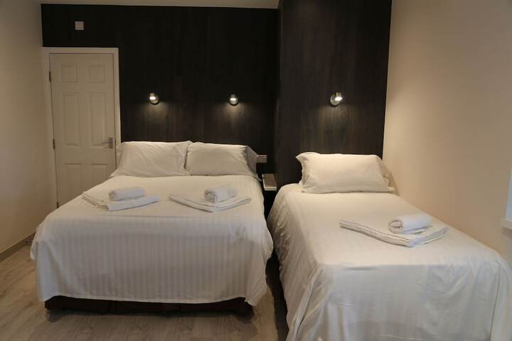 Room 3 of 49