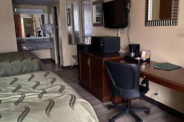 1 King Bed (6 of 13)